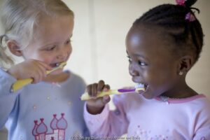 Cara Mudah Menjaga Kebersihan Gigi dan Mulut Bayi