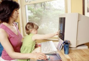 Trik Mengawasi Penggunaan Gadget Si Kecil