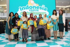 Ribuan Popok Dibagikan di HUT Kota Surabaya