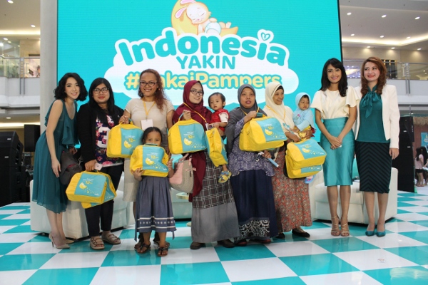 Ribuan Popok Dibagikan di HUT Kota Surabaya