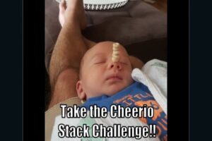 Lucu! Aksi Ayah Menjahili Bayinya yang Sedang Tidur