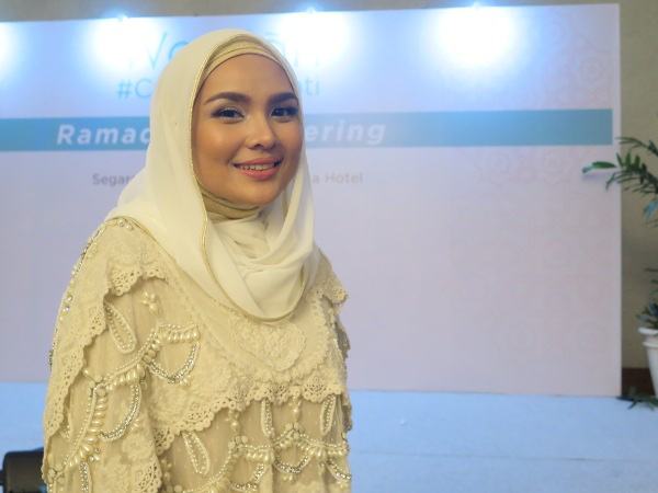 4 Tips Memilih Baju Lebaran dari Desainer Ria Miranda