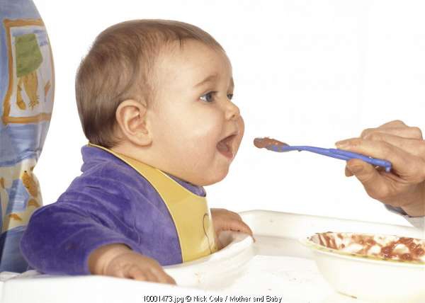 Moms, Jangan Tunda Pemberian MPASI kepada Bayi!