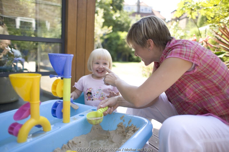 4 Ide Seru Liburan di Rumah bersama Si Kecil