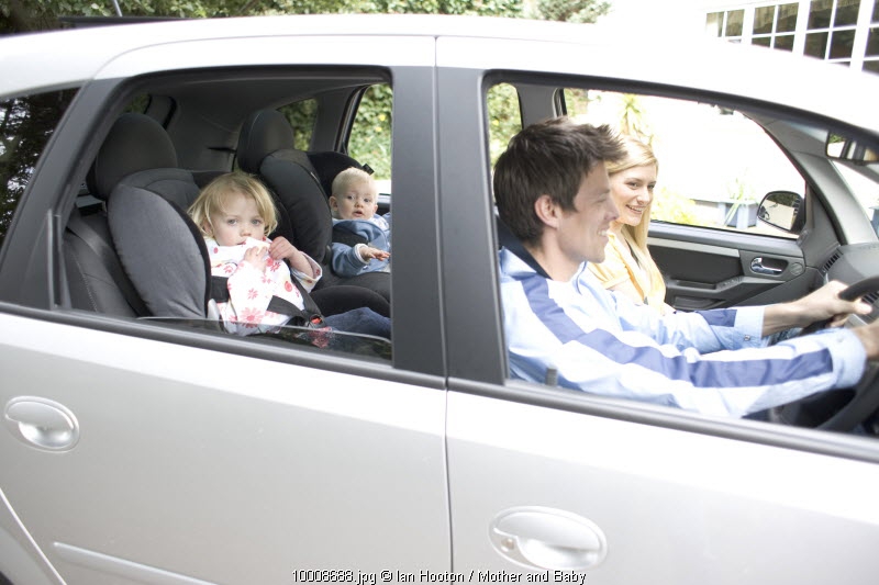 Tips Mudik dengan Si Kecil Naik Mobil, Kereta, Pesawat