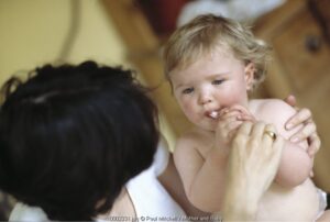 Menyusui Lebih dari 2 Tahun Picu Kerusakan Gigi Anak