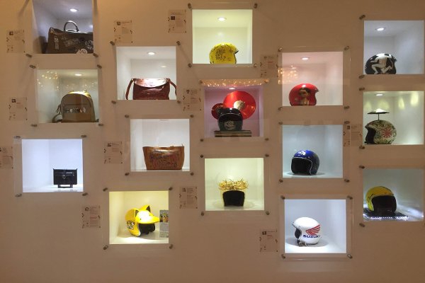 Menikmati Seni di Dalam Mall