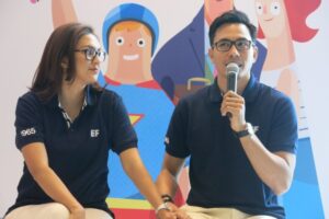 Darius dan Donna Tetap Utamakan Bahasa Ibu