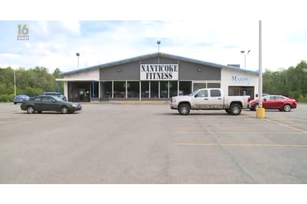 Ibu Tinggalkan Anak-anak di Mobil untuk Nge-gym