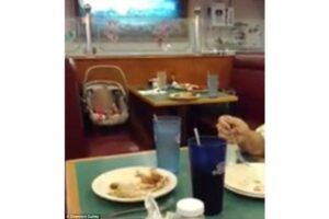 Video Bayi Ditinggal di Kursi Restoran Jadi Viral