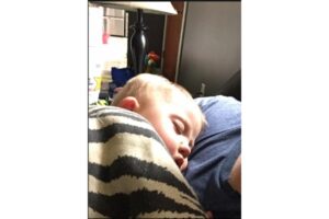 Bayi Hampir Meninggal karena Tersedak Camilan