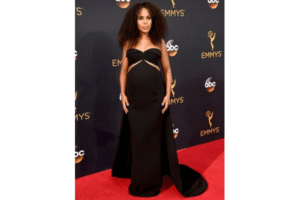 Kehamilan Paling Memukau di Emmy Awards 2016