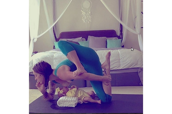 Berlatih Yoga Sambil Menyusui