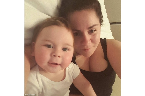 Jangan Biarkan Orang Lain Mencium Bayi Anda