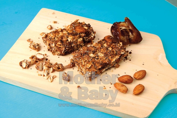 Chocolatey Granola Bar