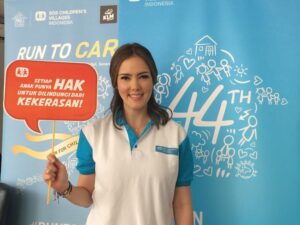 Cathy Sharon Peduli Anak-Anak Terlantar