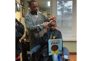 Cukur Rambut Gratis untuk Anak yang Suka Baca Buku