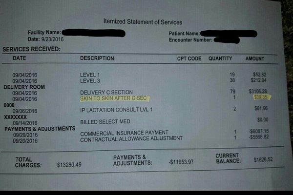 Orang Tua Ini Bayar Rp 500.000 Untuk Gendong Bayinya