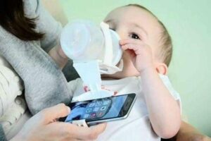 Ayah Ini Ciptakan Alat untuk Menyusui Bayi