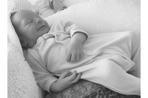 Candice Swanepoel Melahirkan Putra Pertamanya!