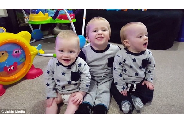 Tingkah Lucu Kakak dan Kedua Adik Kembarnya