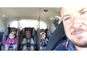 Aksi Ayah Menghentikan Pertengkaran Kembar 3