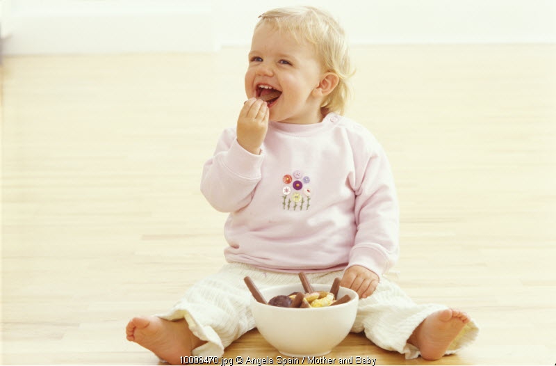 Kapan Bayi Boleh Makan Cokelat?