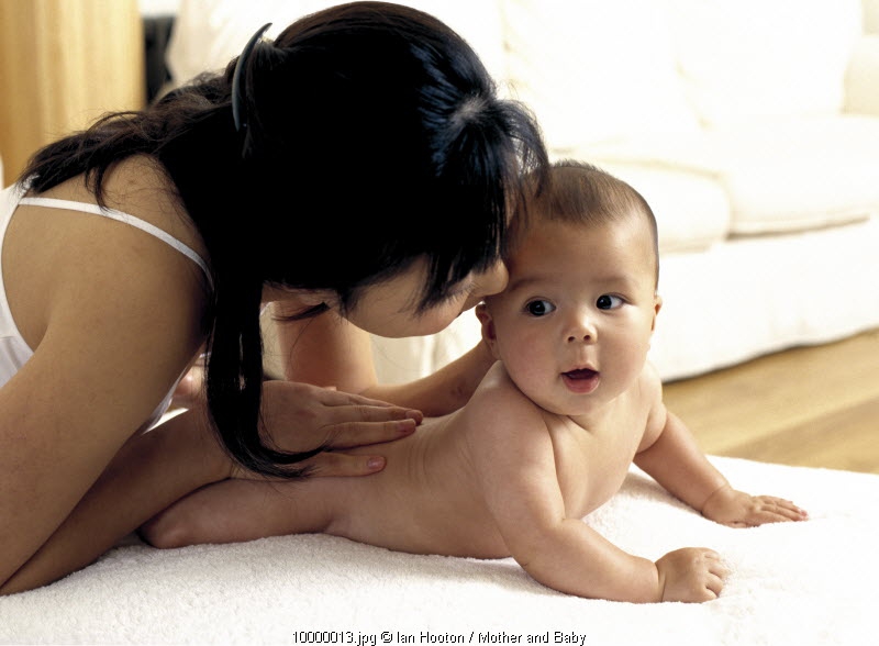 3 Langkah Tepat Pijat Bayi di Rumah