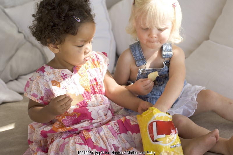 3 Cara Ajarkan Empati pada Anak