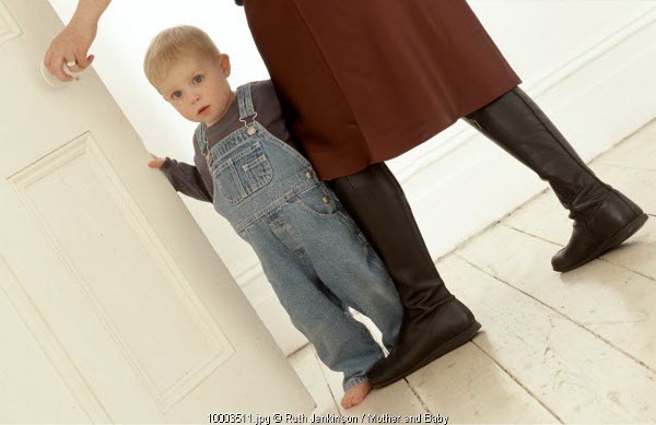 Tips Agar Anak Tak Merajuk Saat Ditinggal Bekerja