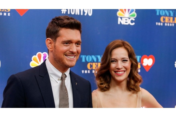 Michael Buble Menunda Karier, Demi Merawat Anak