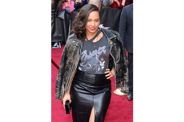 Alicia Keys Tidak Mau Membacakan Dongeng Putri Salju