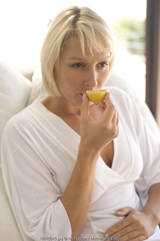 Tips Mengatasi Penciuman Sensitif saat Hamil