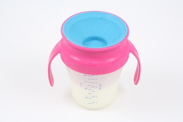Balita Minum Vodka dari Sippy Cup