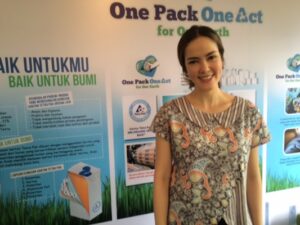 Cathy Sharon Tanamkan Cinta Lingkungan Pada Anaknya