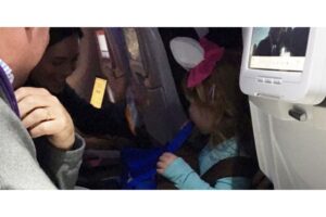 Rayakan Halloween di Pesawat