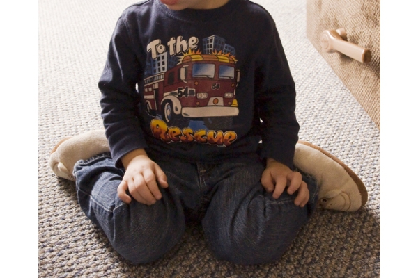 Ini Alasan Posisi Duduk W Dilarang untuk Anak