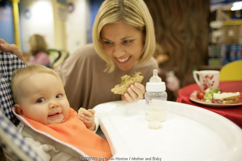 3 Tips Mengajak Anak Makan di Restoran