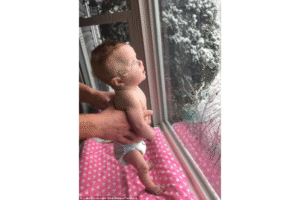 Reaksi Bahagia Bayi saat Pertama Kali Melihat Salju