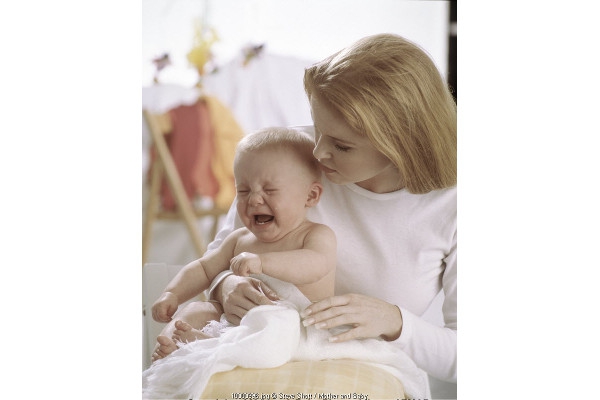 6 Cara Jenius Meredakan Tangisan Bayi