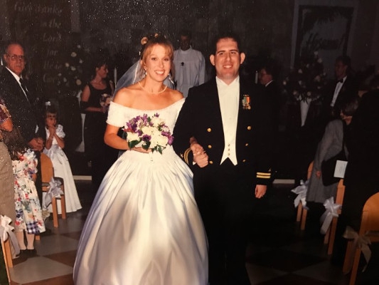 Pria Ini Berikan Ginjalnya untuk Kado Pernikahan ke-20