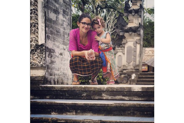 Wow, Pasangan Ini Keliling 17 Negara Membawa Balita!