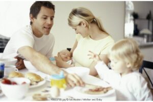 Manfaat Makan Bersama Si Kecil