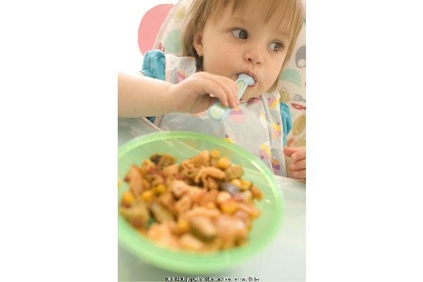 8 Tips Sukses Baby Led Weaning untuk Si Kecil