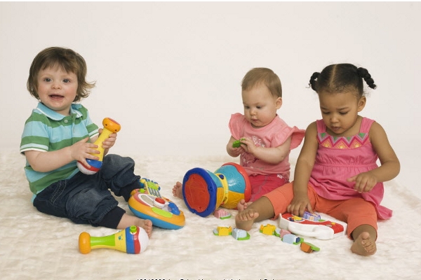 Ajarkan Si Kecil Membereskan Mainan, Yuk!