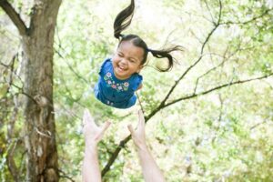 Pasangan ini Adopsi Balita Tanpa Kaki dan Tangan