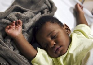 Bayi ini Memiliki 5 Jempol, Apa Penyebabnya?