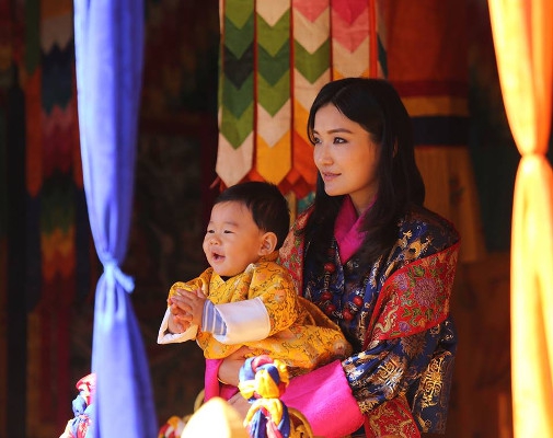 Pangeran Bhutan ini Tidak Kalah Imut dari Prince George