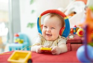 Lagu The Happy Song Terbukti Membuat Bayi Tertawa Riang