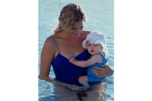 Anak Takut Berenang? Ini 4 Tips Agar Ia Nyaman di Air